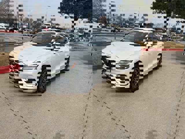 Used 2021 Volvo S60 T8 Inscription image 2