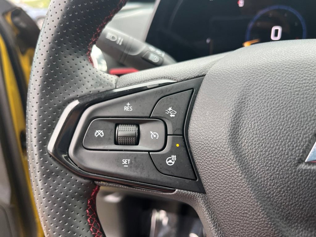 Used 2024 Chevrolet Trax RS w/ Sunroof Package FWD image 26