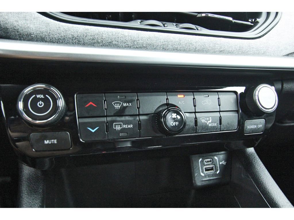 Used 2024 Jeep Compass Latitude image 24