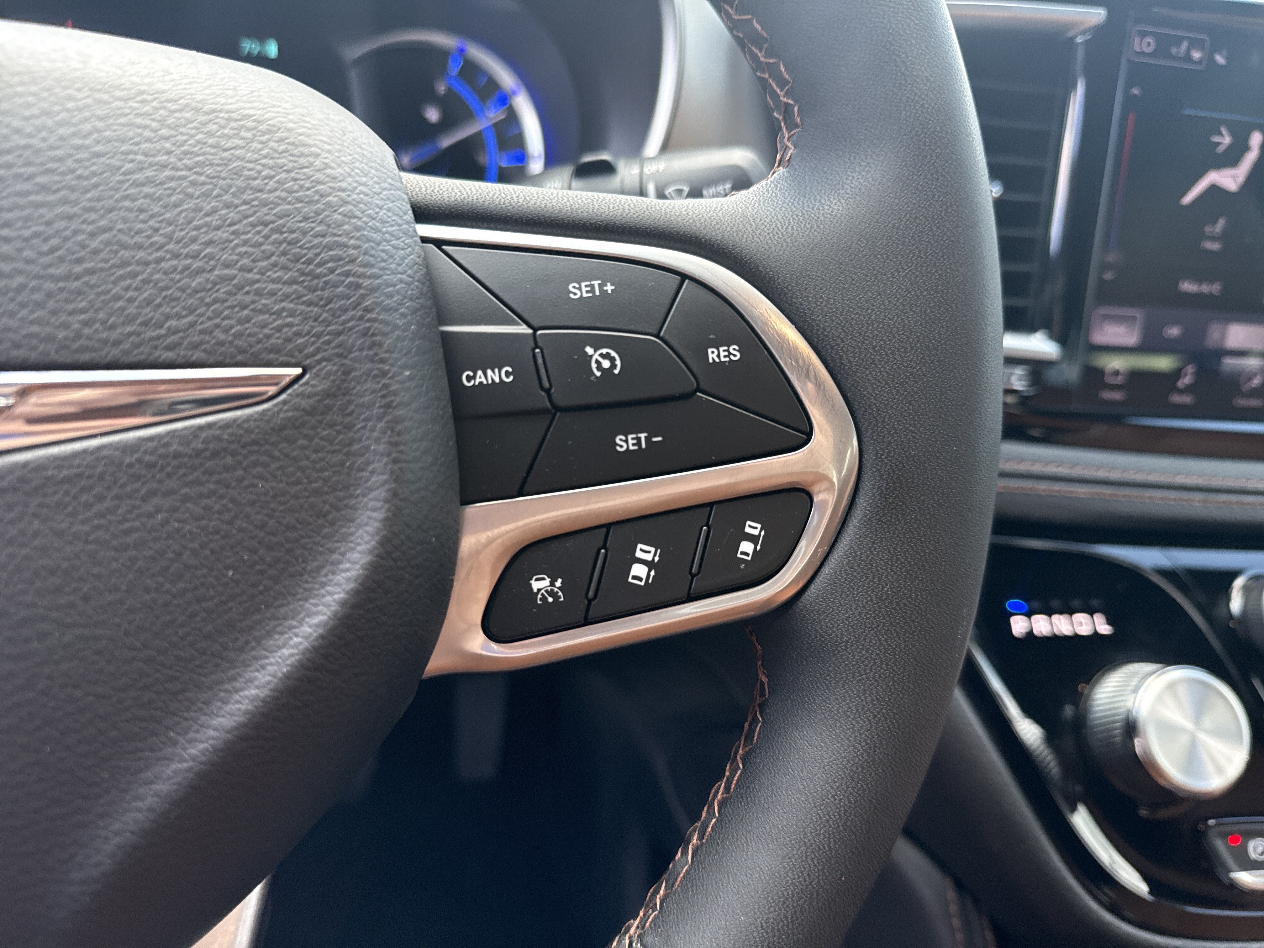 Used 2024 Chrysler Pacifica Pinnacle FWD image 28