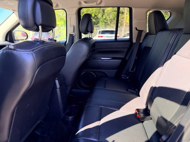 Used 2017 Jeep Compass Latitude FWD image 19