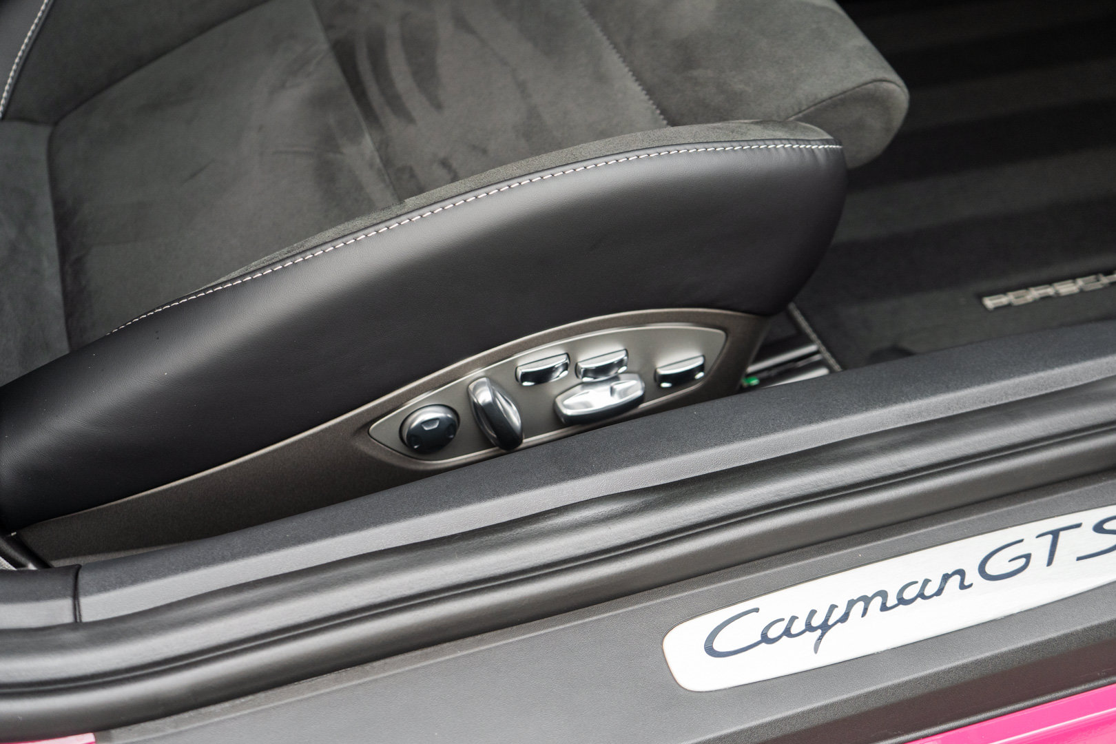 Used 2025 Porsche 718 Cayman GTS RWD image 25