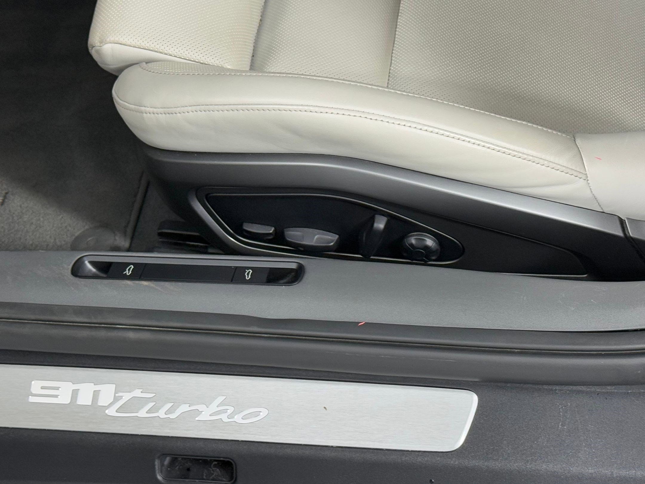 Used 2022 Porsche 911 Turbo image 16