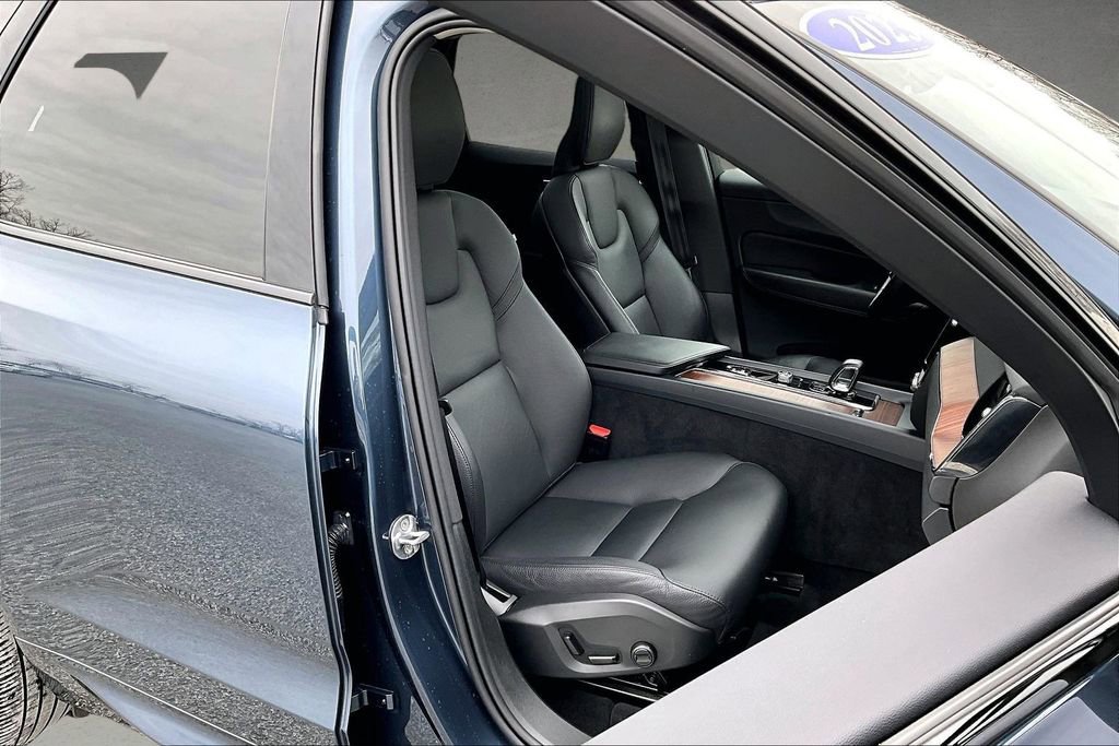 Certified 2023 Volvo XC60 B5 Plus w/ Protection Package Premier image 28