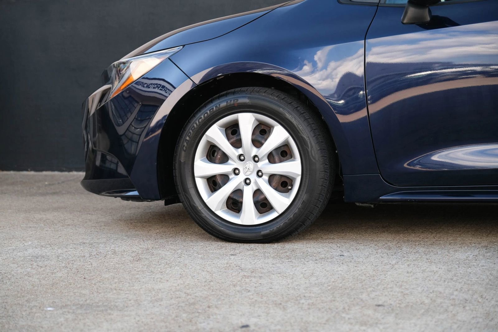 Used 2021 Toyota Corolla LE image 9
