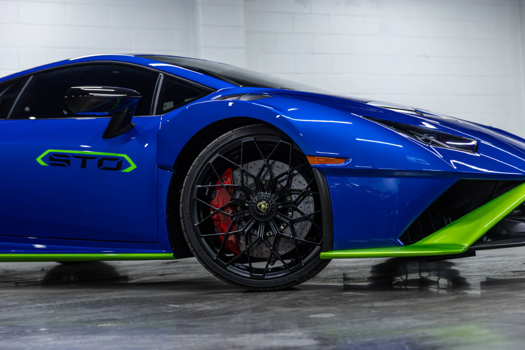 Used 2022 Lamborghini Huracan STO RWD image 27