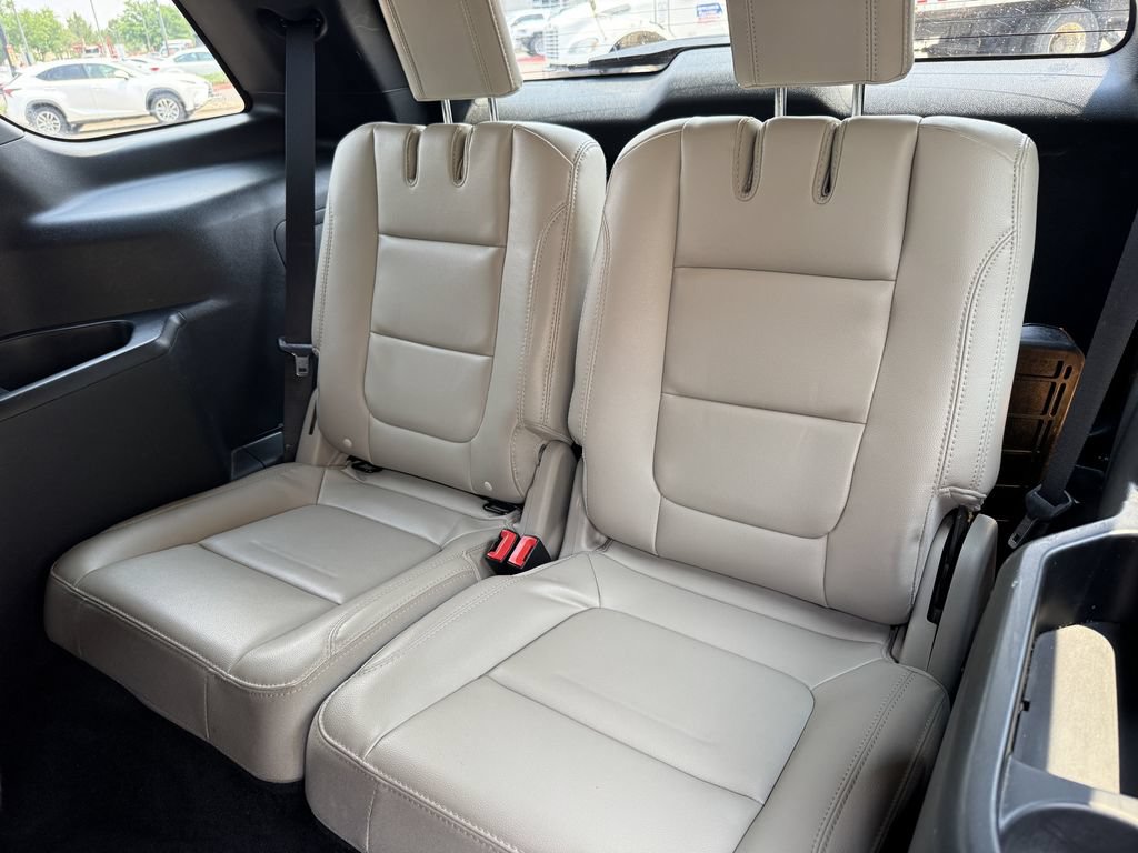 Used 2018 Ford Explorer XLT w/ Equipment Group 202A AWD/4WD image 27