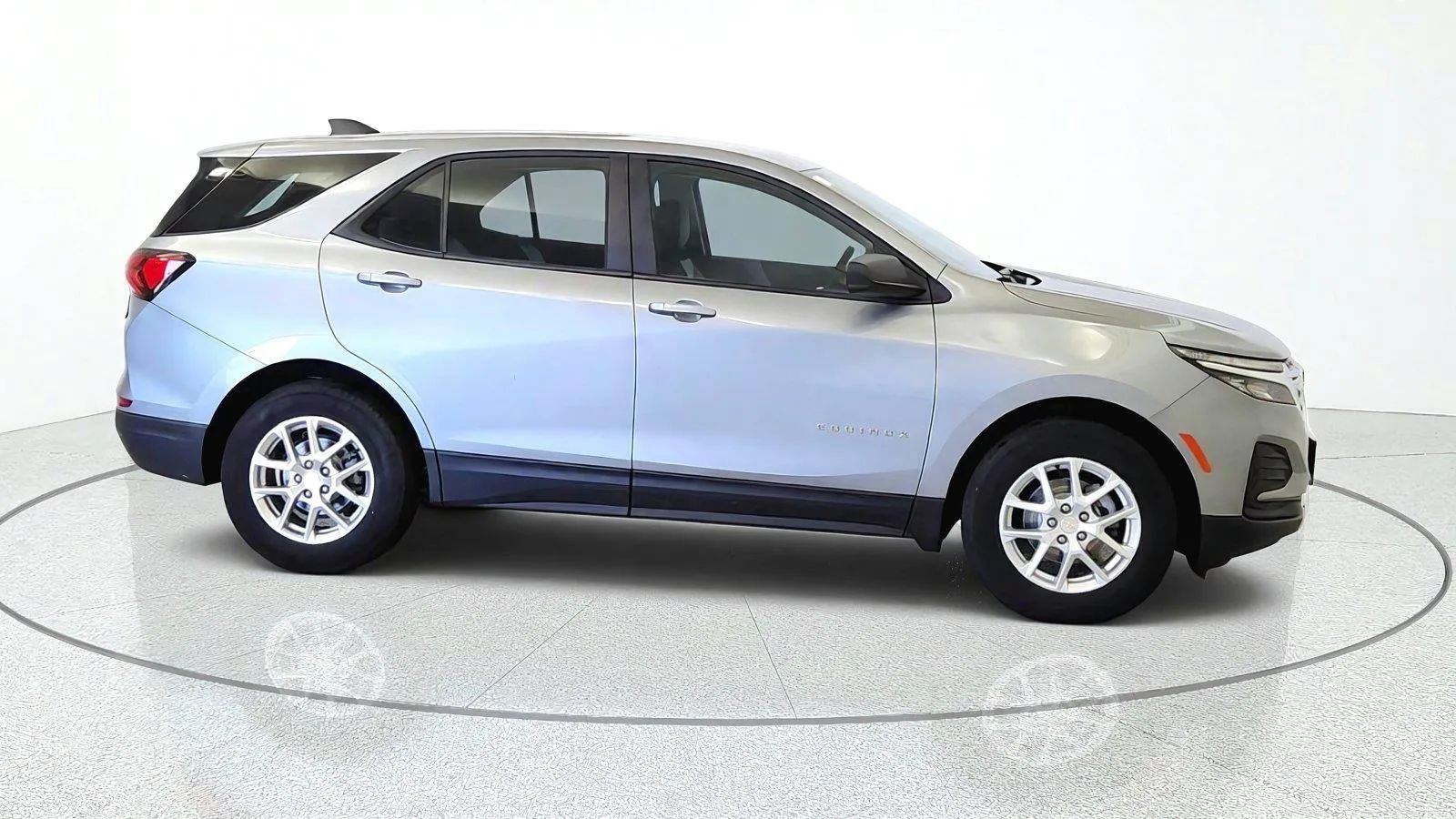 Used 2023 Chevrolet Equinox LS FWD image 10
