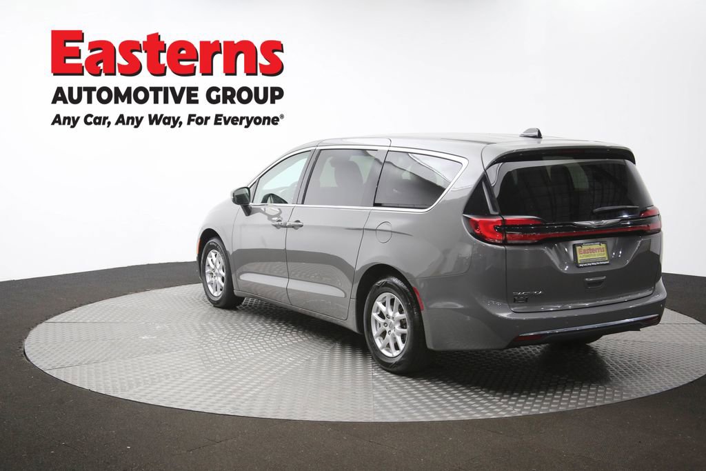 Used 2023 Chrysler Pacifica Touring-L FWD image 65