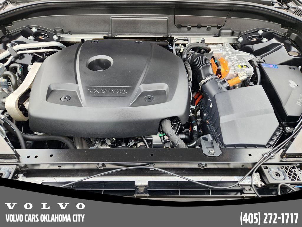 Certified 2025 Volvo XC60 T8 Plus w/ Protection Package Premier image 30