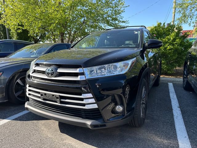 Used 2019 Toyota Highlander XLE AWD/4WD image 1