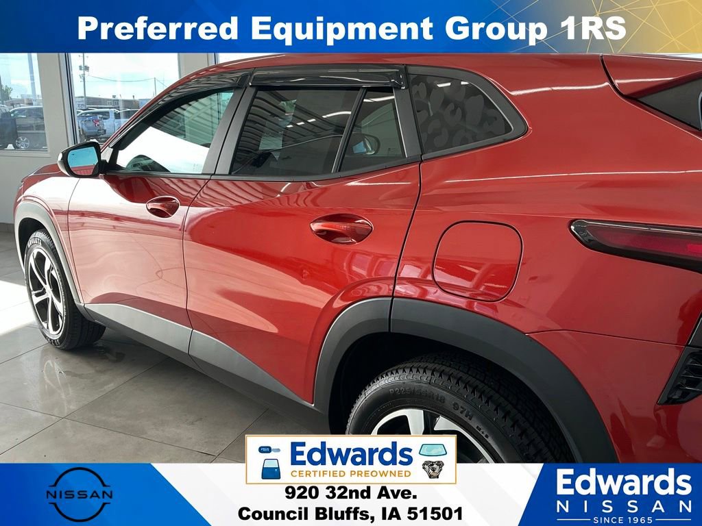 Used 2024 Chevrolet Trax RS w/ Sunroof Package FWD image 6