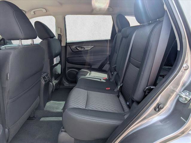 Used 2017 Nissan Rogue SV w/ SV Premium Package image 12