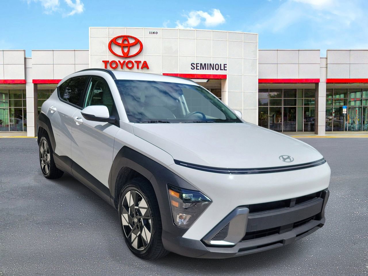 Used 2025 Hyundai Kona SEL FWD image 2