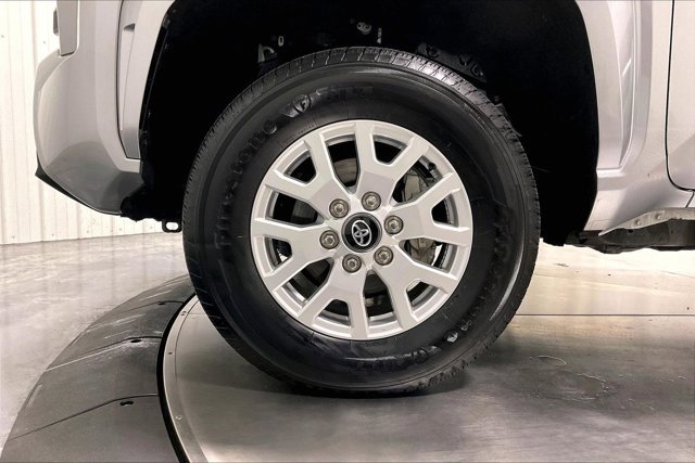 Certified 2024 Toyota Tacoma SR5 AWD/4WD image 9