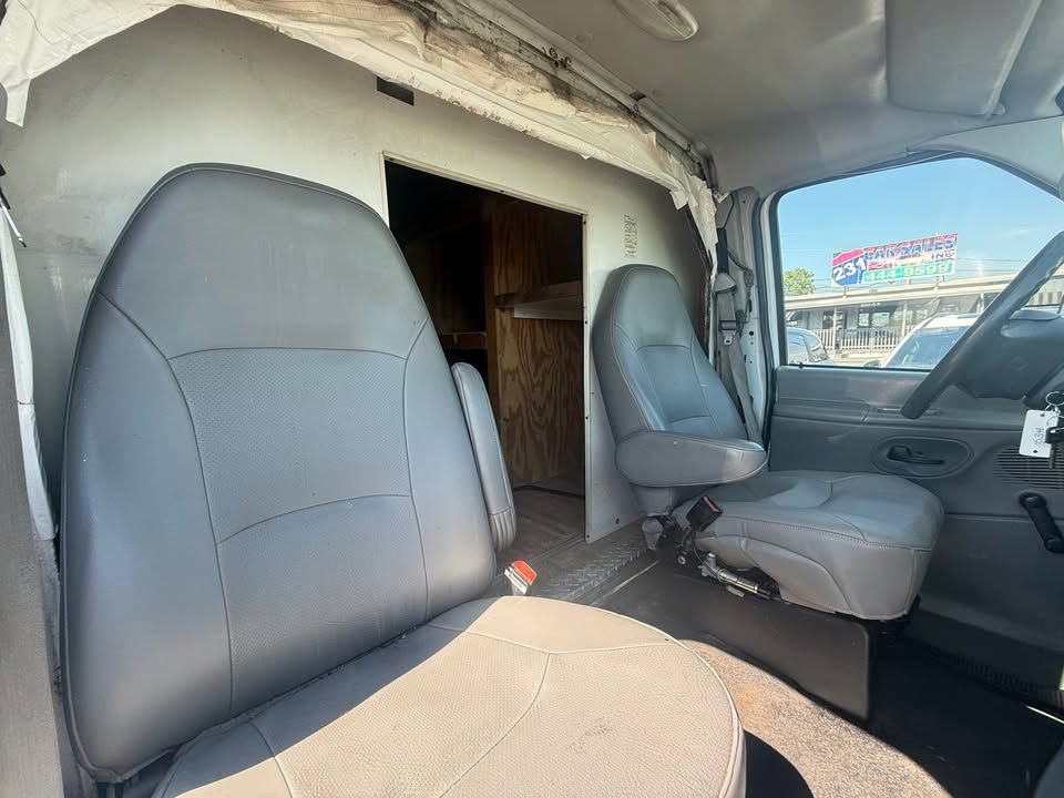 Used 2006 Ford E-350 and Econoline 350 Super Duty RWD image 16