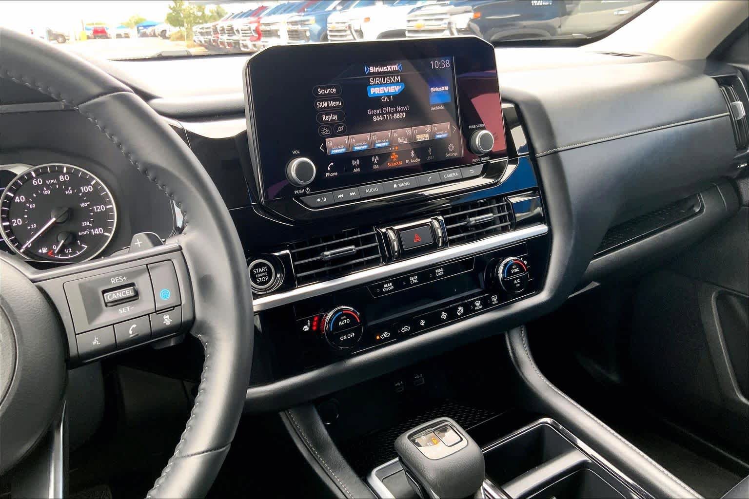 Used 2024 Nissan Pathfinder SV FWD image 7