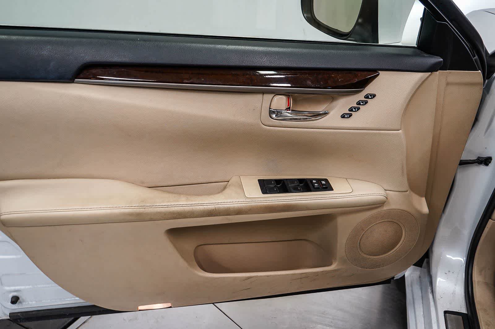 Used 2013 Lexus ES 350 w/ Luxury Pkg image 22