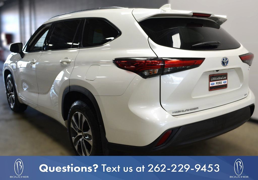 Used 2020 Toyota Highlander XLE AWD/4WD image 4