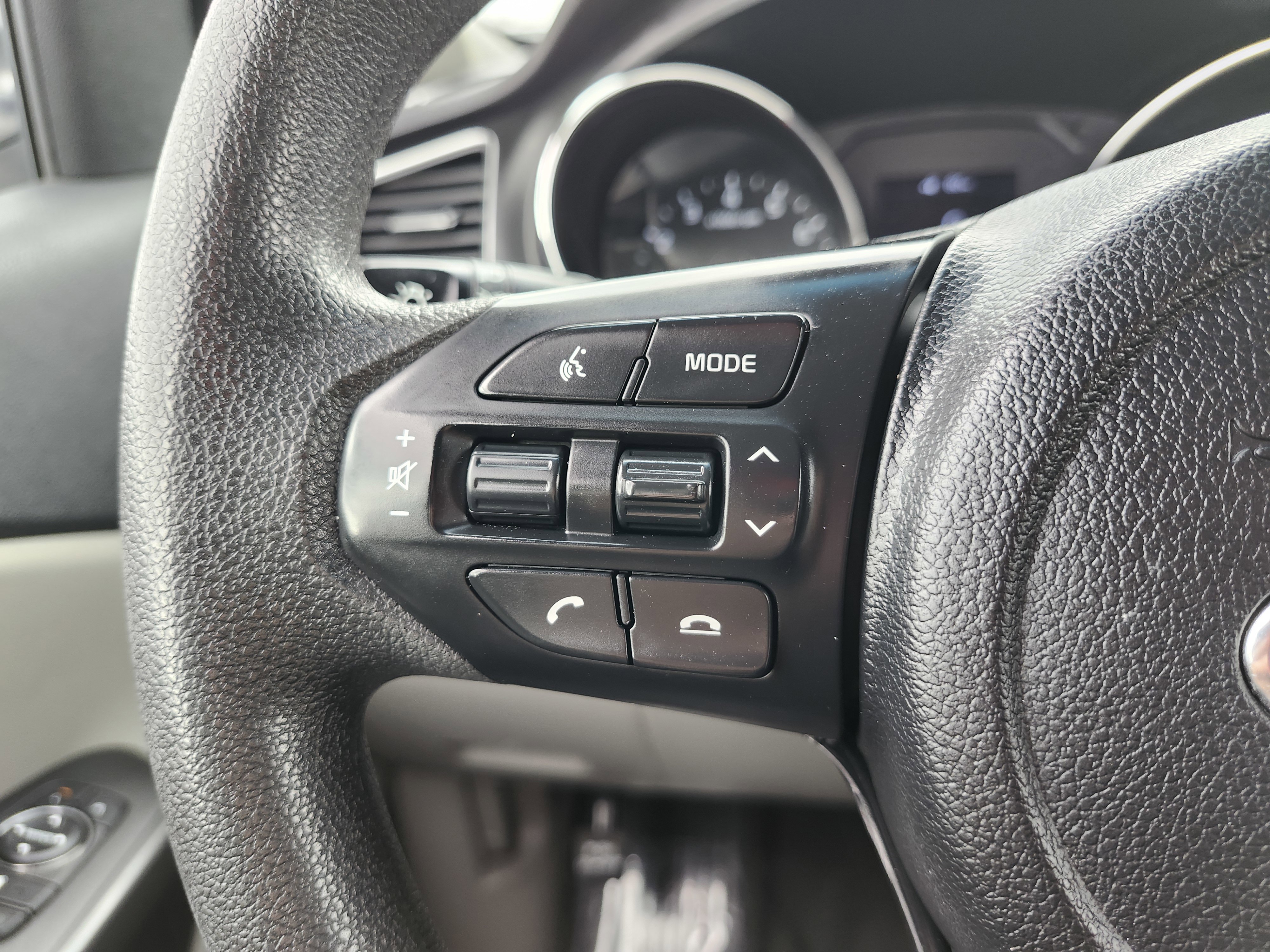 Used 2021 Kia Sedona LX image 32