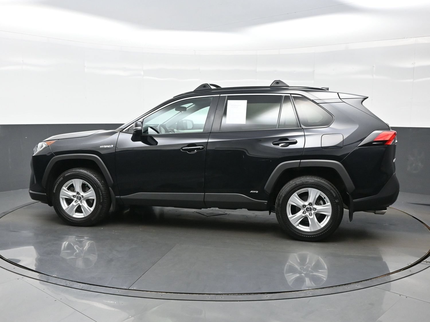 Used 2020 Toyota RAV4 XLE w/ XLE Grade Weather Package AWD/4WD image 3