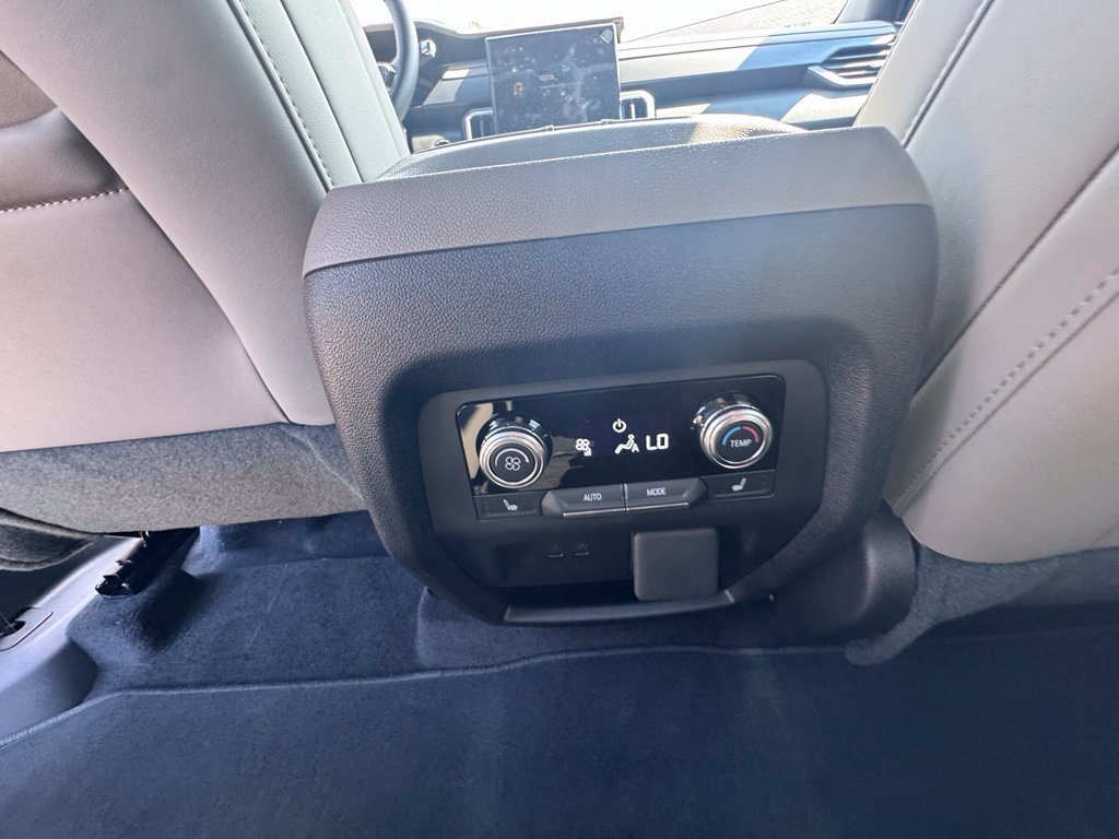 Used 2026 GMC Acadia Elevation w/ Elevation Premium Package FWD image 17