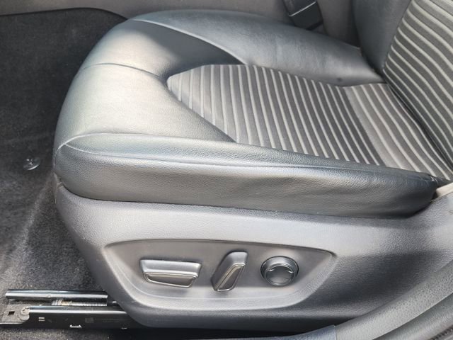 Used 2020 Toyota Camry SE image 18