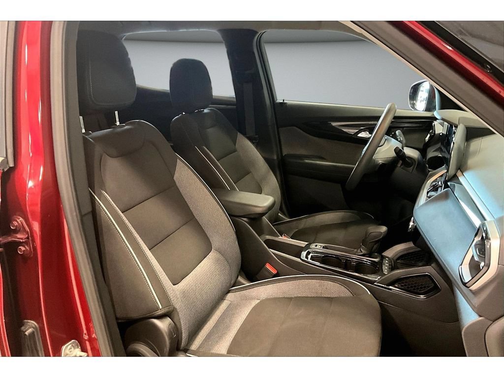 Used 2025 Chevrolet TrailBlazer LT AWD/4WD image 48