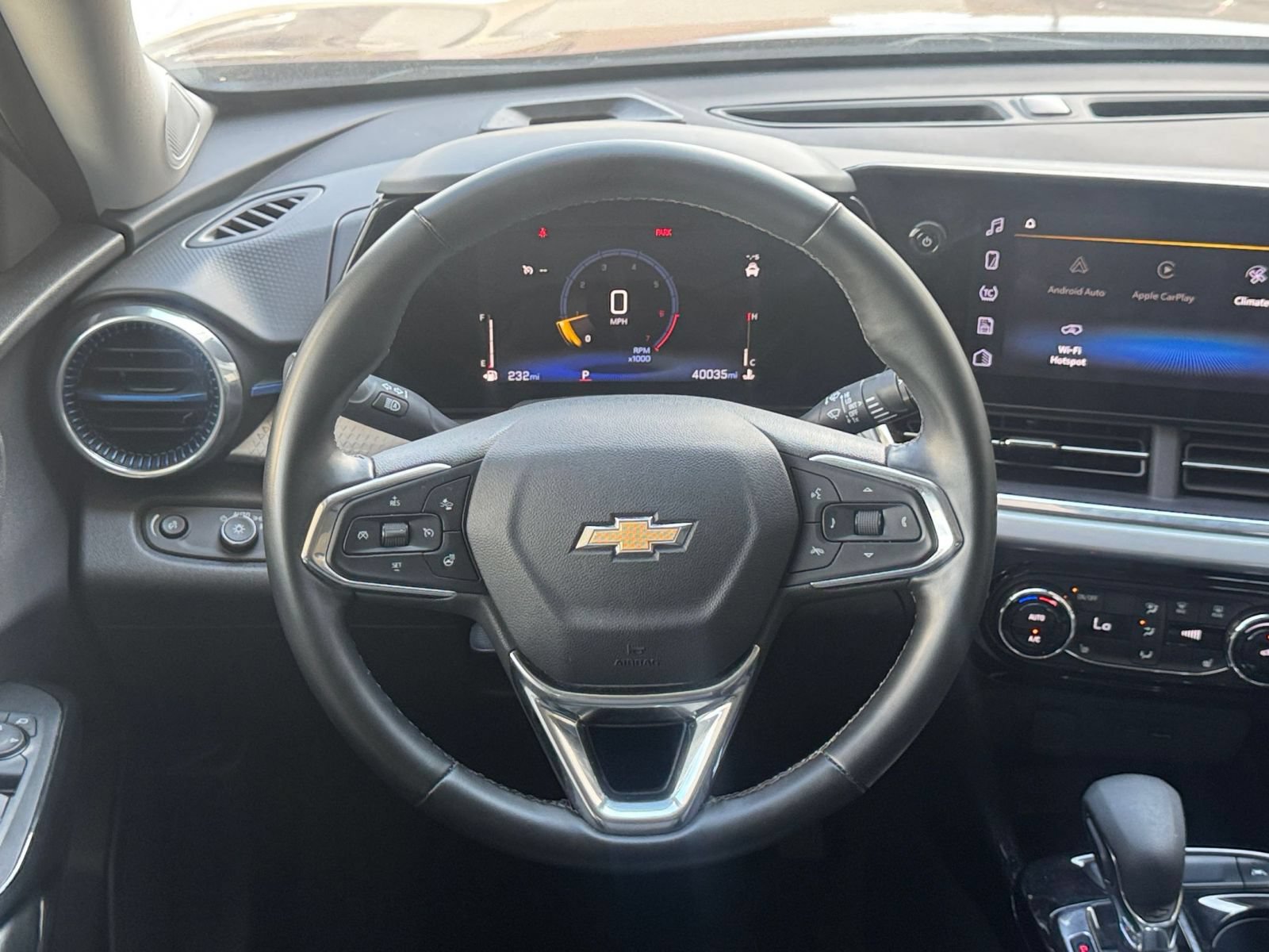 Used 2025 Chevrolet Trax LT w/ LT Convenience Package FWD image 27