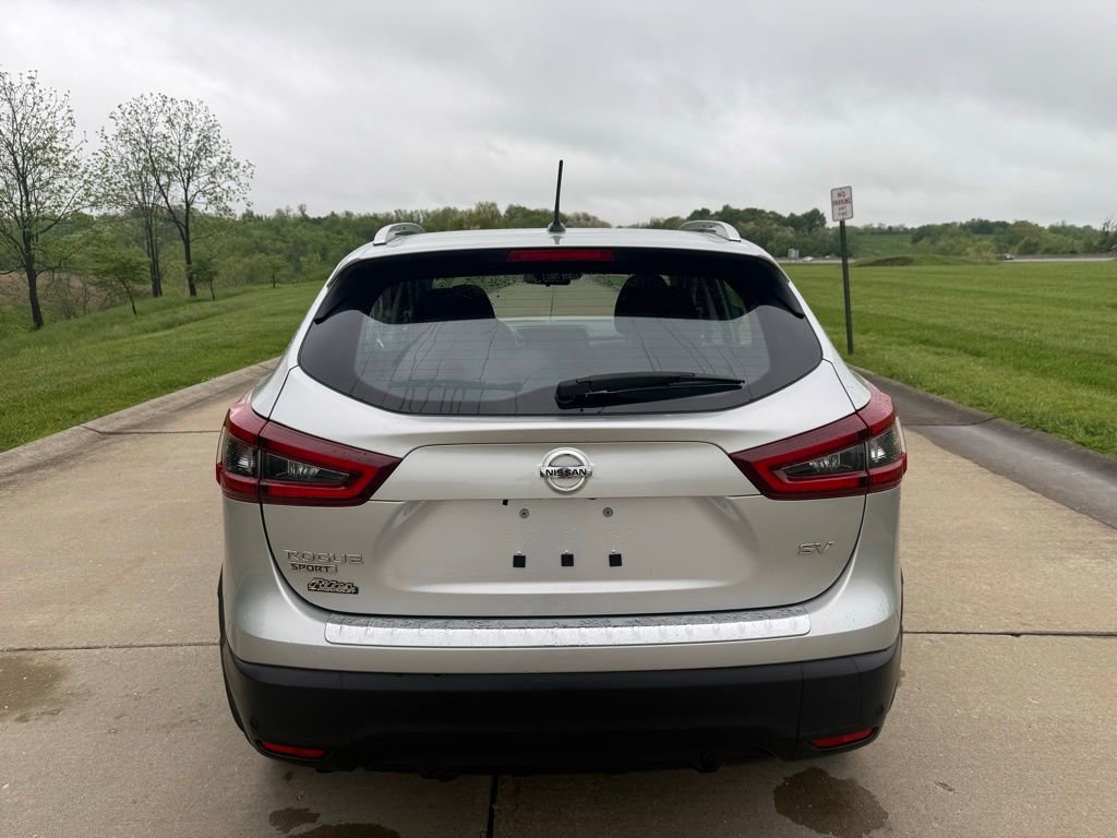 Used 2022 Nissan Rogue Sport SV FWD image 4
