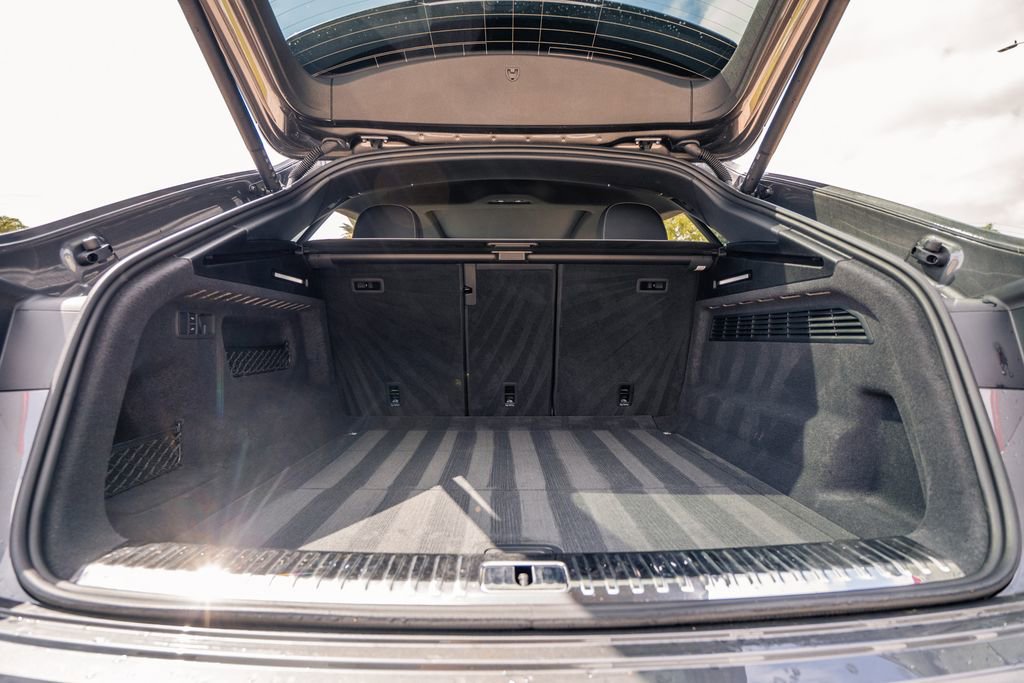 Used 2025 Audi Q8 Prestige image 46