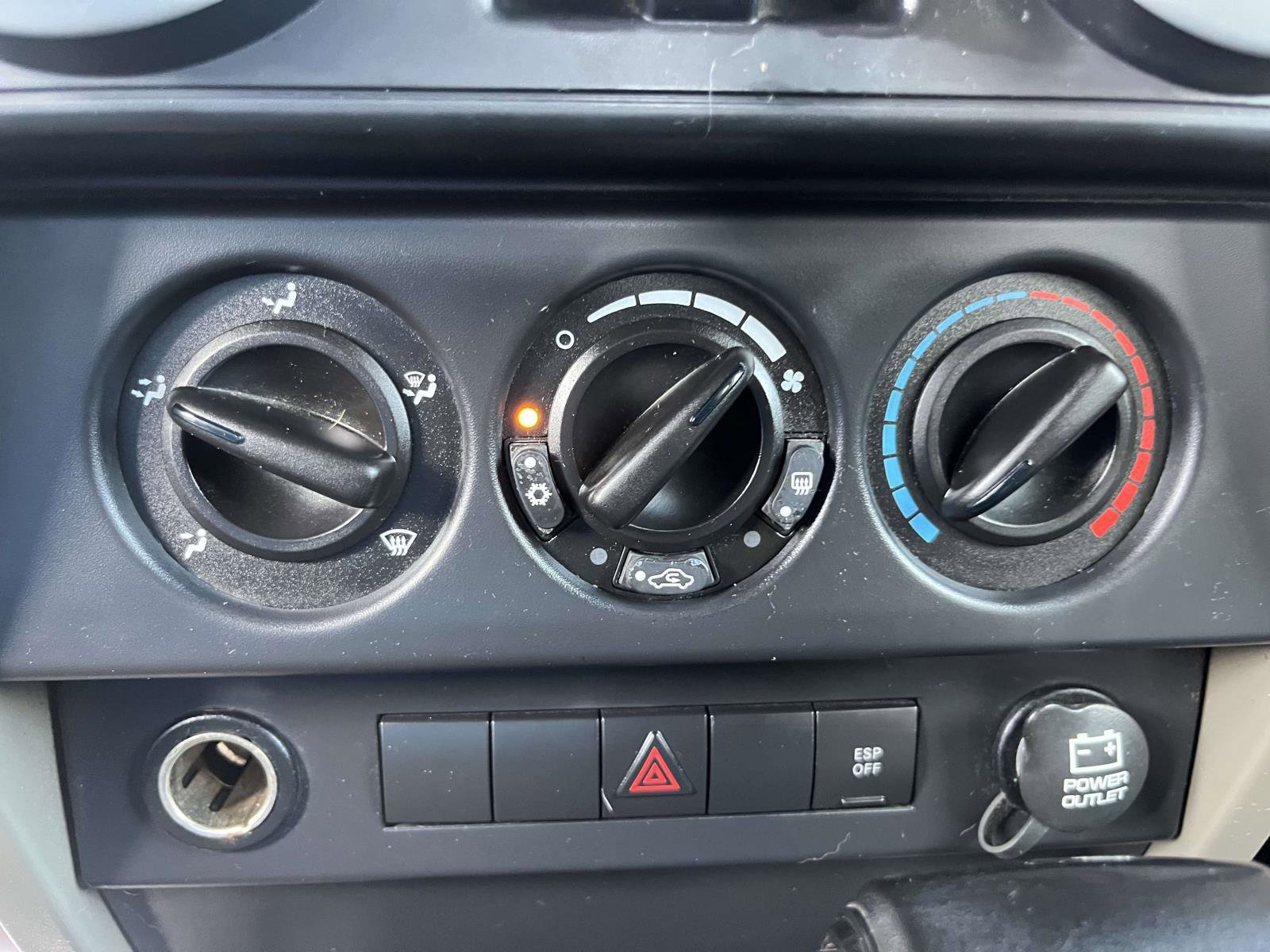 Used 2008 Jeep Wrangler Unlimited Sahara w/ Dual Top Group RWD image 15