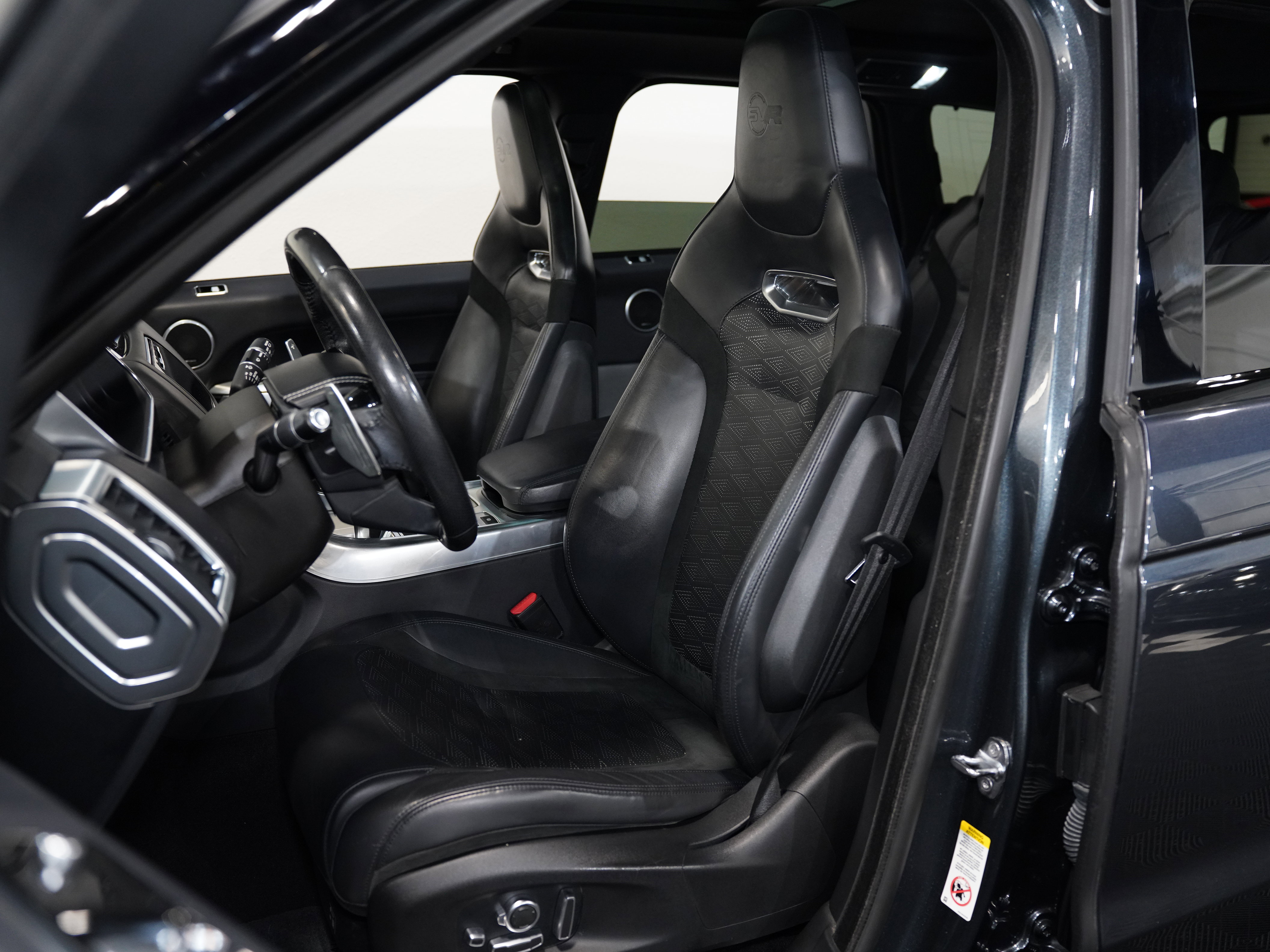 Used 2018 Land Rover Range Rover Sport SVR image 31