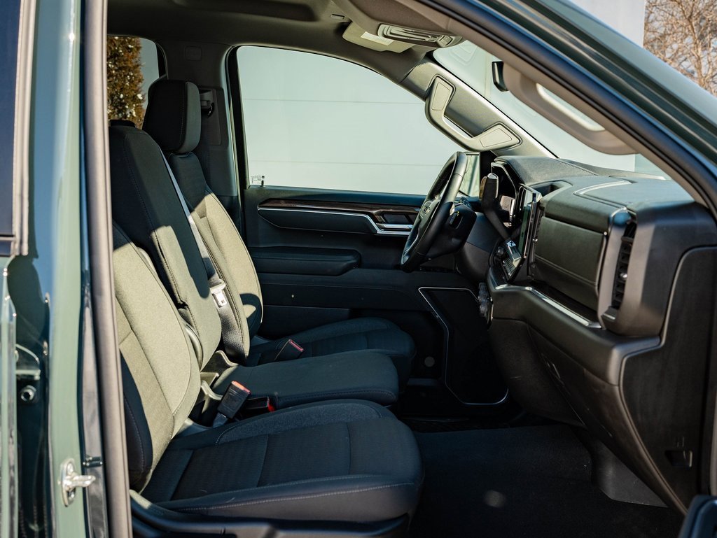 Used 2025 Chevrolet Silverado 1500 LT image 23