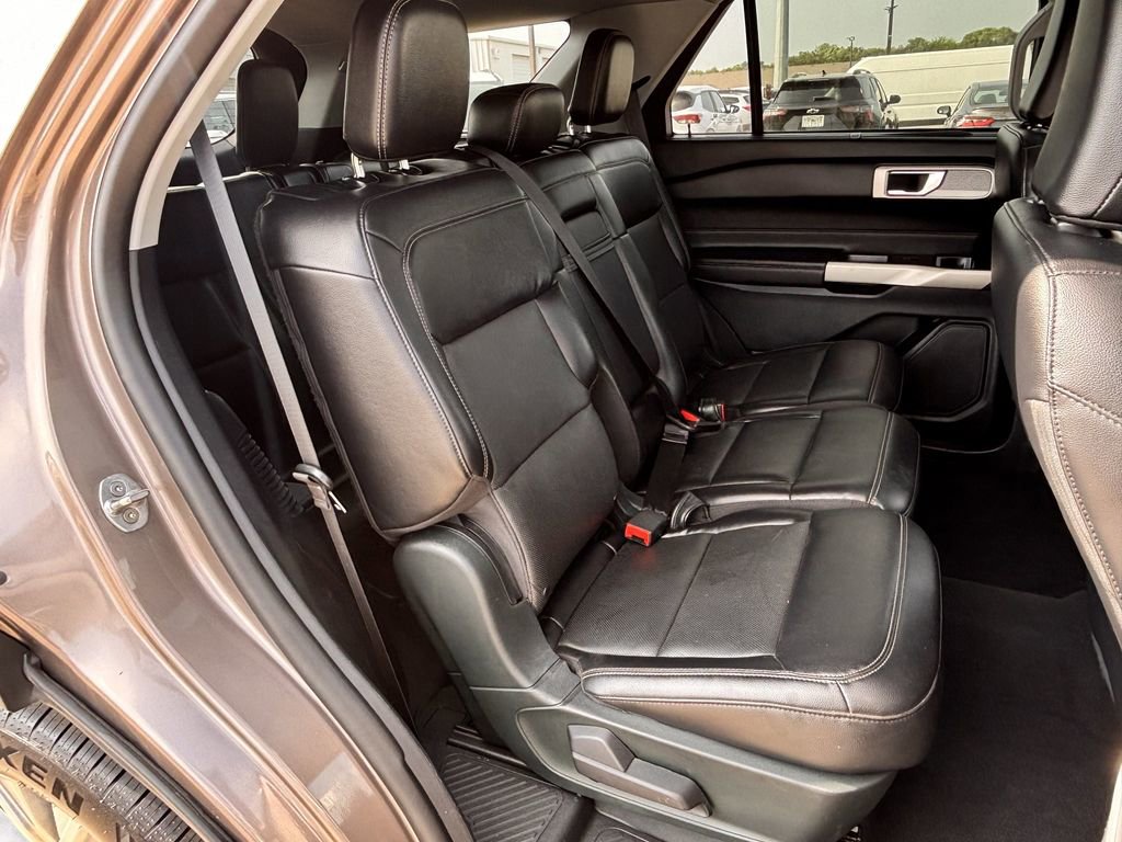 Used 2021 Ford Explorer Limited w/ Equipment Group 301A AWD/4WD image 27