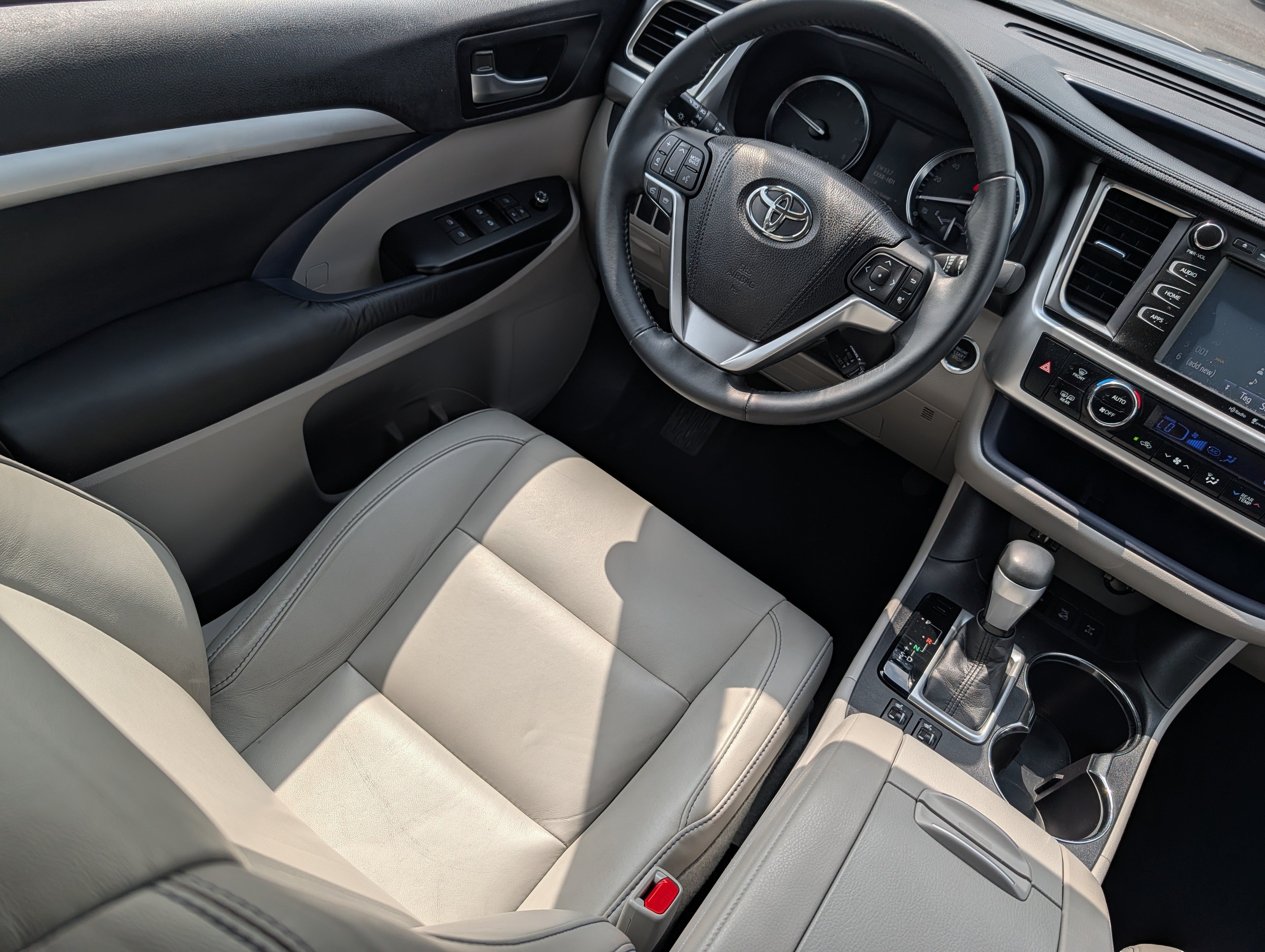 Used 2015 Toyota Highlander XLE AWD/4WD image 9