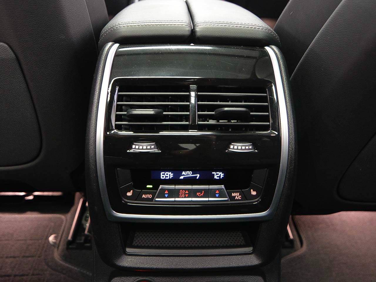 Certified 2026 BMW X7 xDrive40i w/ M Sport Package AWD/4WD image 8