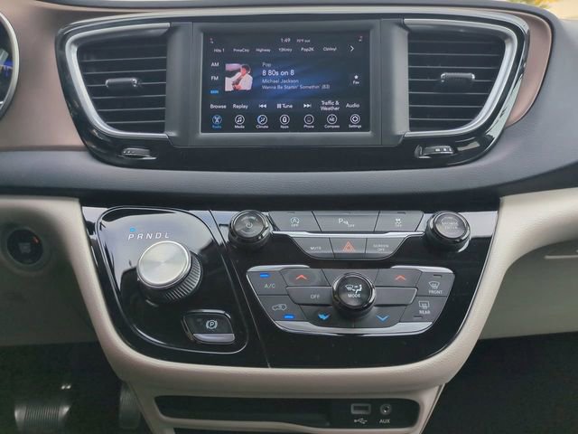 Used 2018 Chrysler Pacifica Touring w/ Security Group image 19