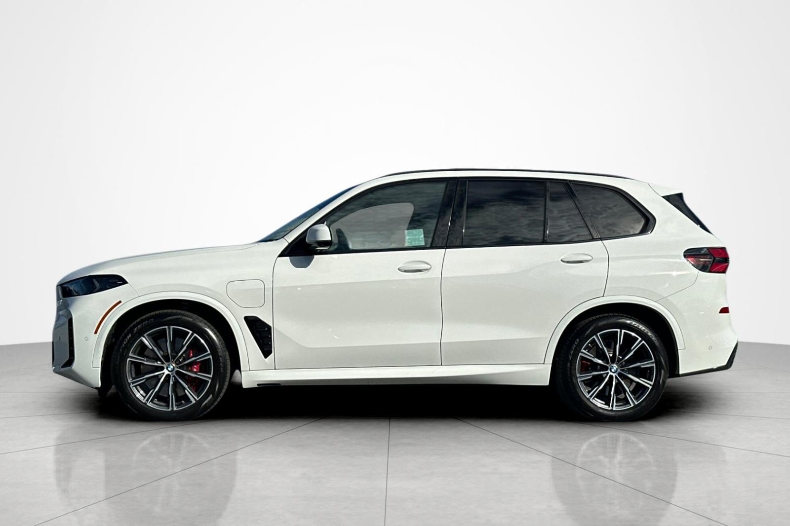 Used 2024 BMW X5 xDrive50e w/ M Sport Package AWD/4WD image 2