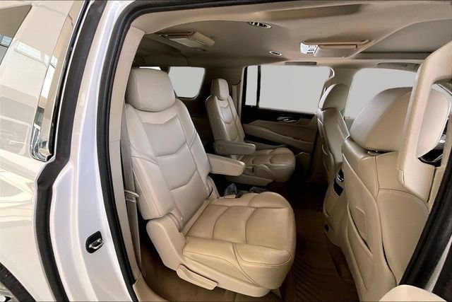 Used 2019 Cadillac Escalade ESV Luxury AWD/4WD image 17