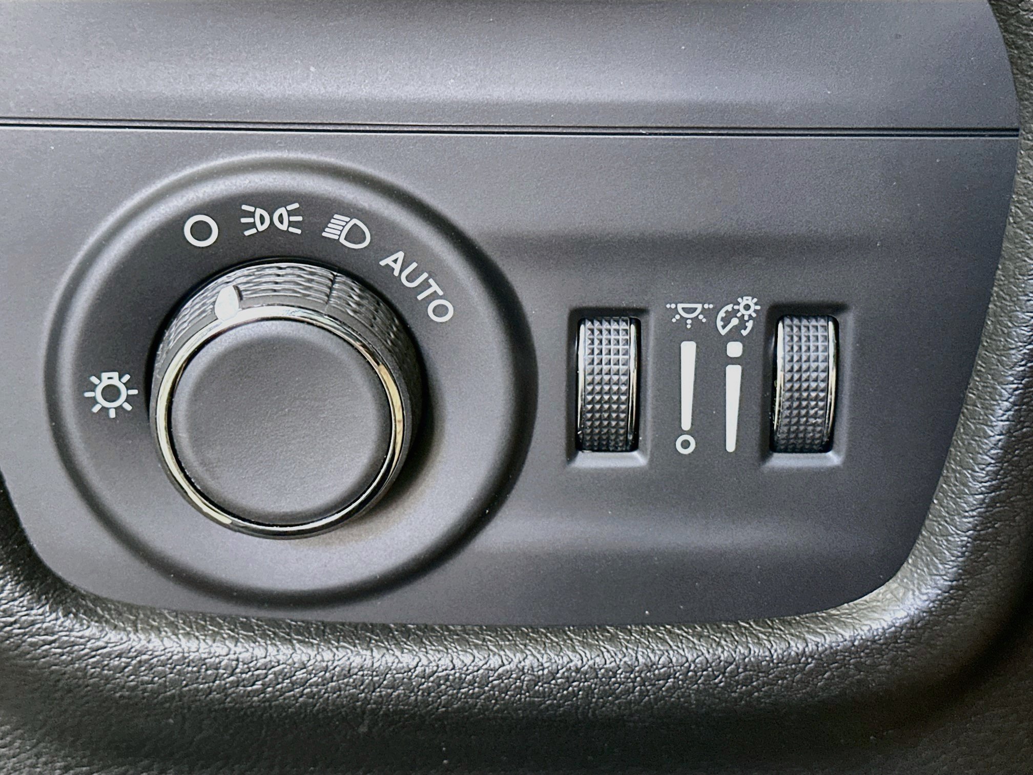 Used 2023 Jeep Grand Cherokee Altitude AWD/4WD image 17