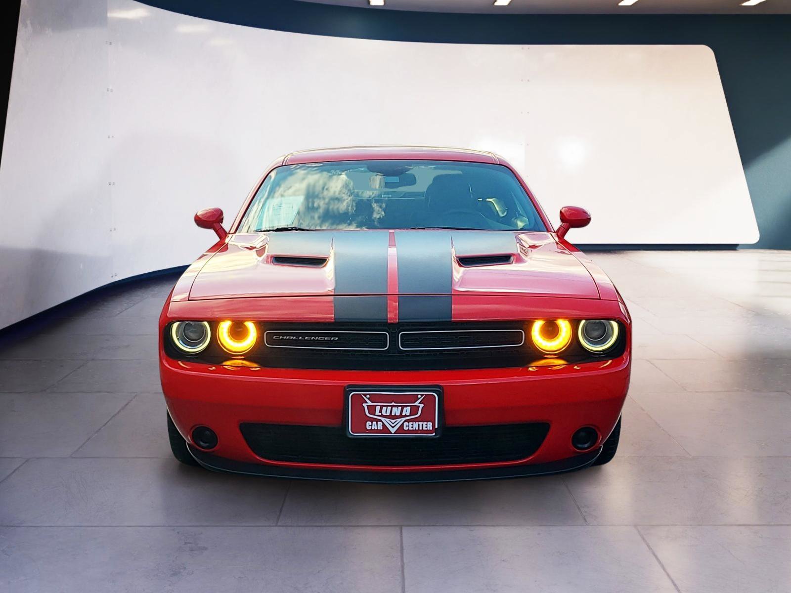 Used 2015 Dodge Challenger SXT w/ Driver Convenience Group RWD image 8