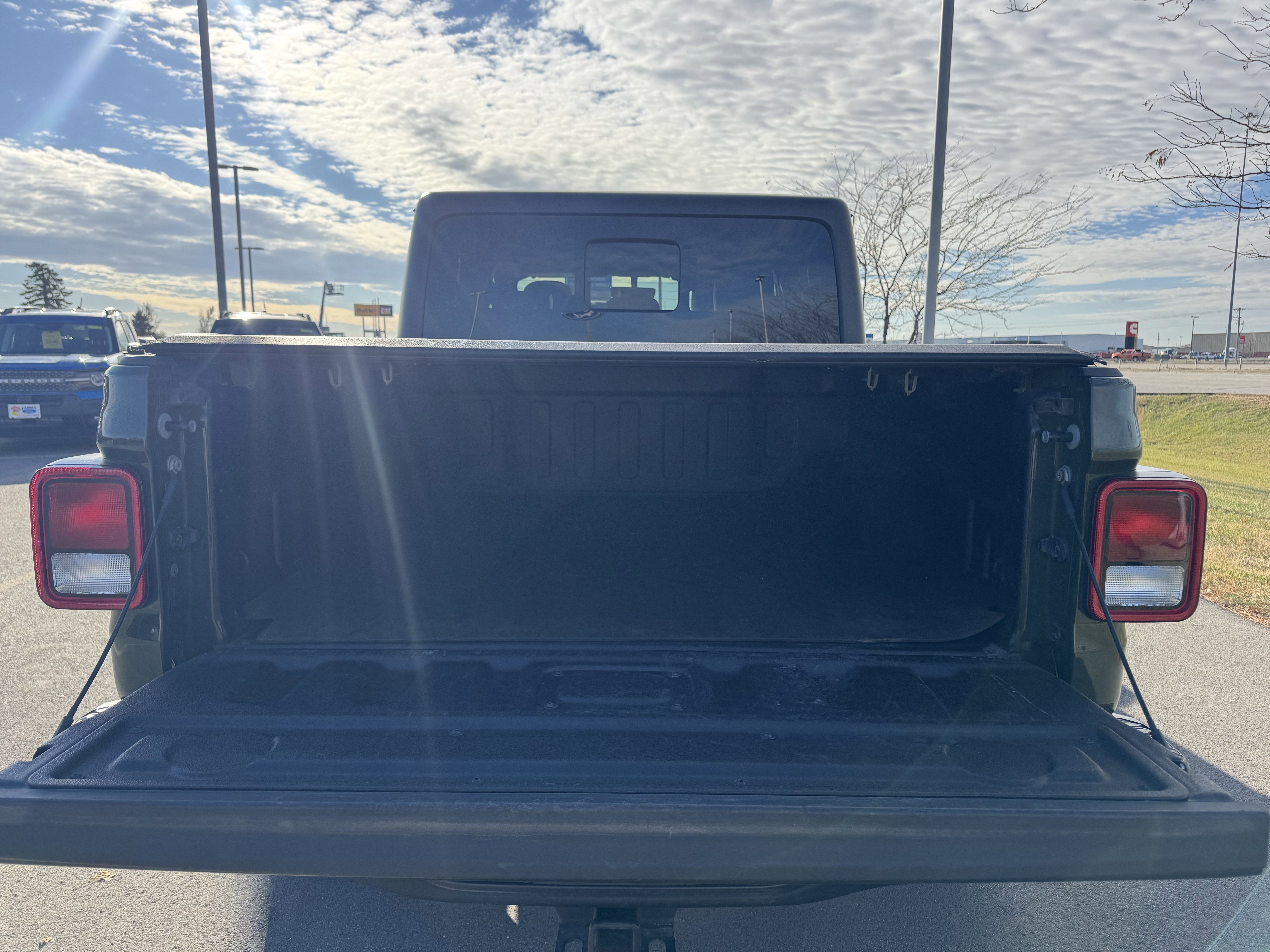 Used 2022 Jeep Gladiator Rubicon w/ Cold Weather Group image 22