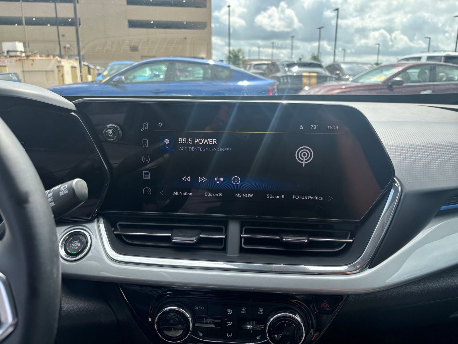 Used 2025 Chevrolet Trax LT w/ LT Convenience Package FWD image 20