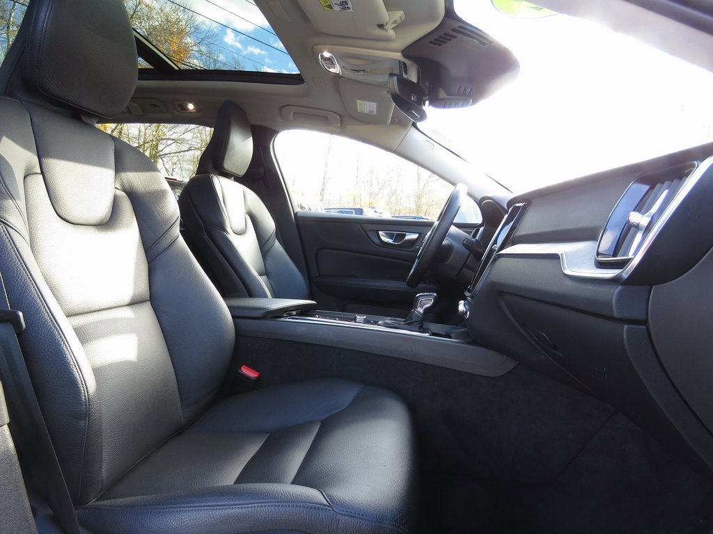 Used 2022 Volvo V60 T5 Cross Country w/ Climate Package image 12