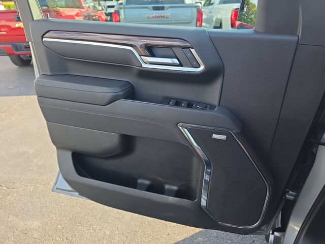 Used 2025 Chevrolet Silverado 1500 LT Trail Boss w/ Convenience Package II AWD/4WD image 28