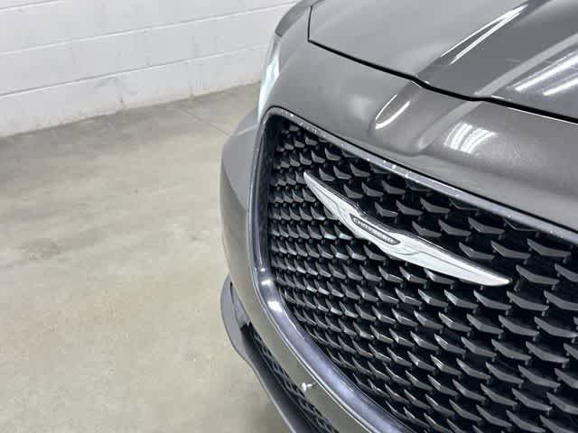Used 2018 Chrysler 300 S w/ 300S Premium Group image 31
