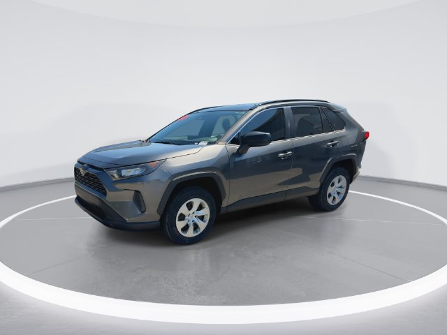 Used 2021 Toyota RAV4 LE FWD image 4