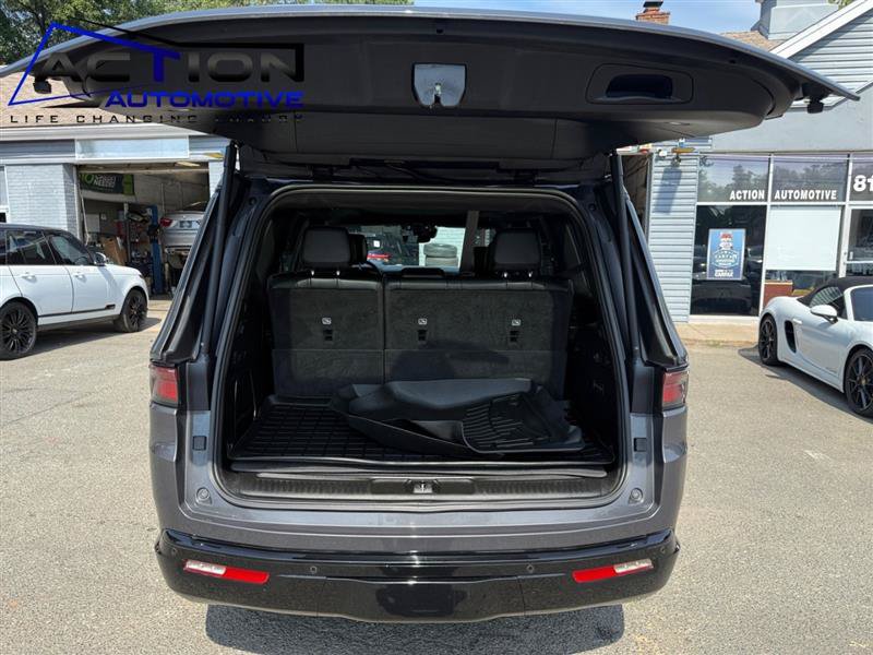 Used 2024 Jeep Wagoneer Series II AWD/4WD image 18
