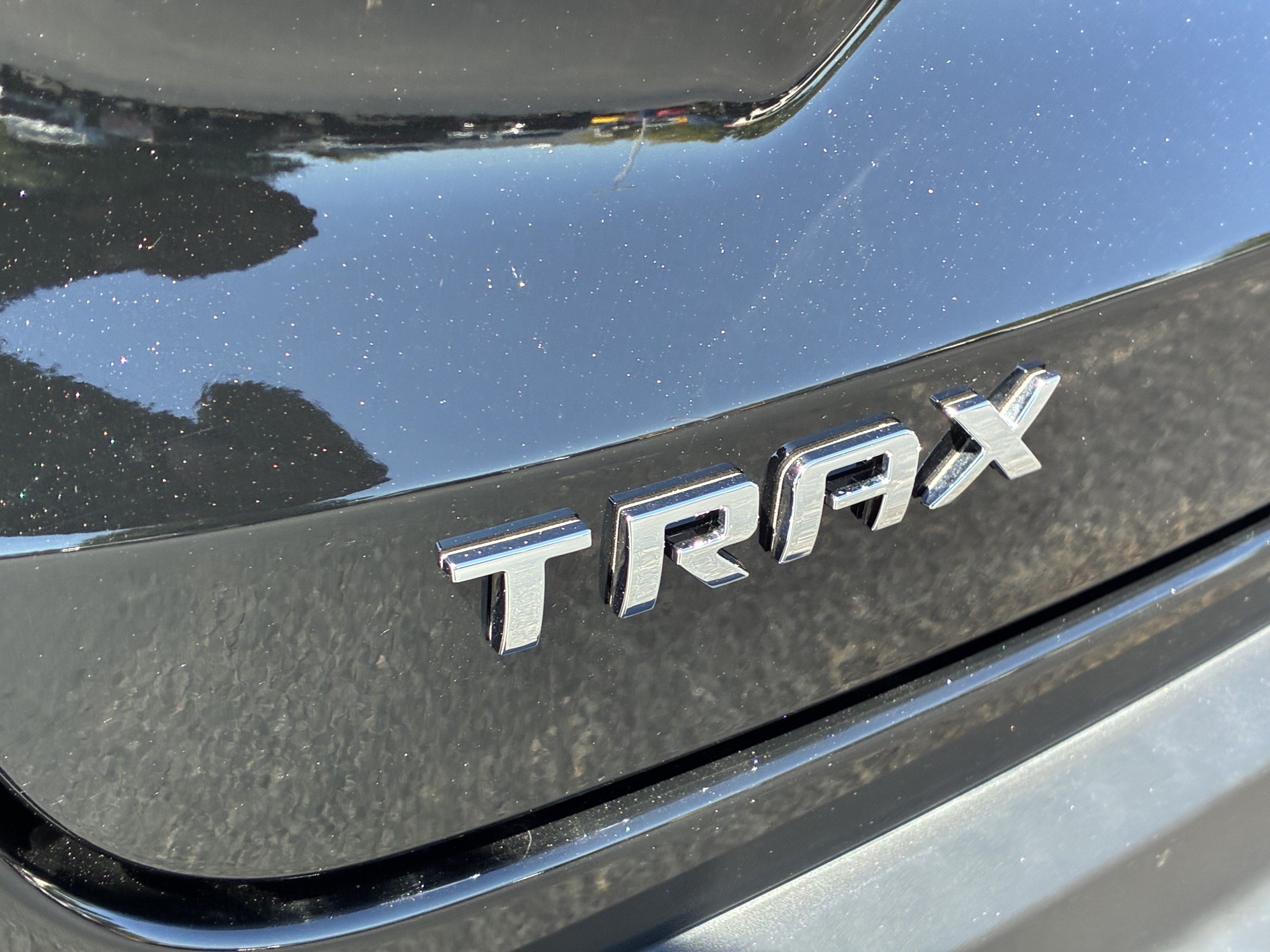 Used 2025 Chevrolet Trax LS w/ LS Convenience Package FWD image 10